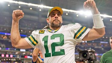 Aaron Rodgers Sets an Enviable Legacy in The Green Bay Packers Jersey No.12  - EssentiallySports