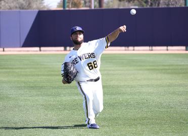 Brewers renew RHP Devin Williams' contract