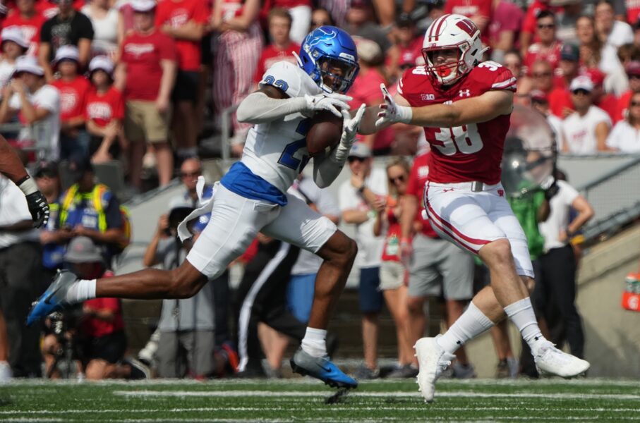 Wisconsin Badgers football tight end Tucker Ashcraft