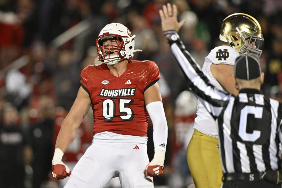 Louisville Cardinals defensive lineman Mason Reiger (95) reacts