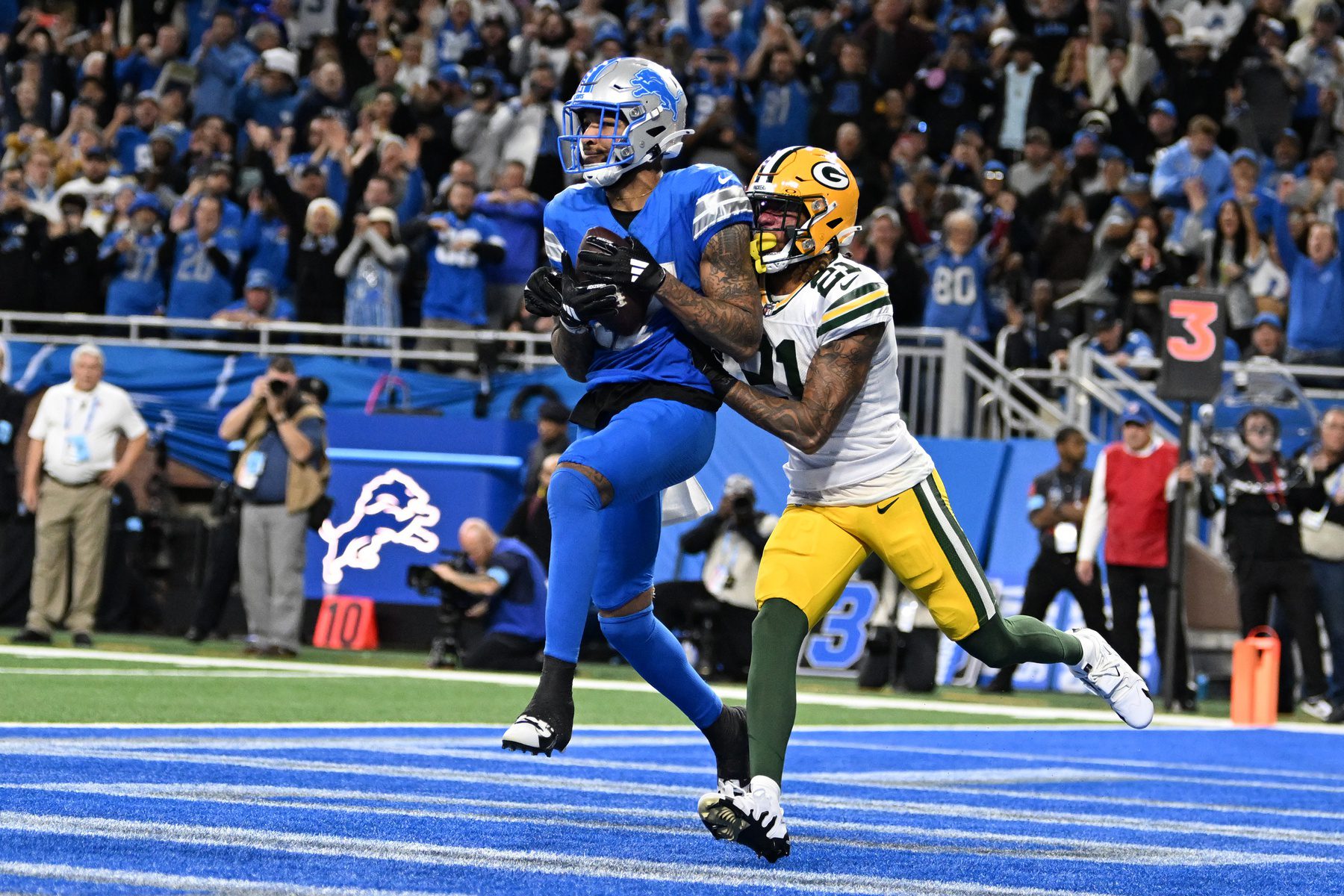 Dec 5, 2024; Detroit, Michigan, USA; Detroit Lions wide receiver Tim Patrick (17) catches a a touchdown pass in front of Green Bay Packers cornerback Eric Stokes (21) in the fourth quarter at Ford Field. Mandatory Credit: Lon Horwedel-Imagn Images