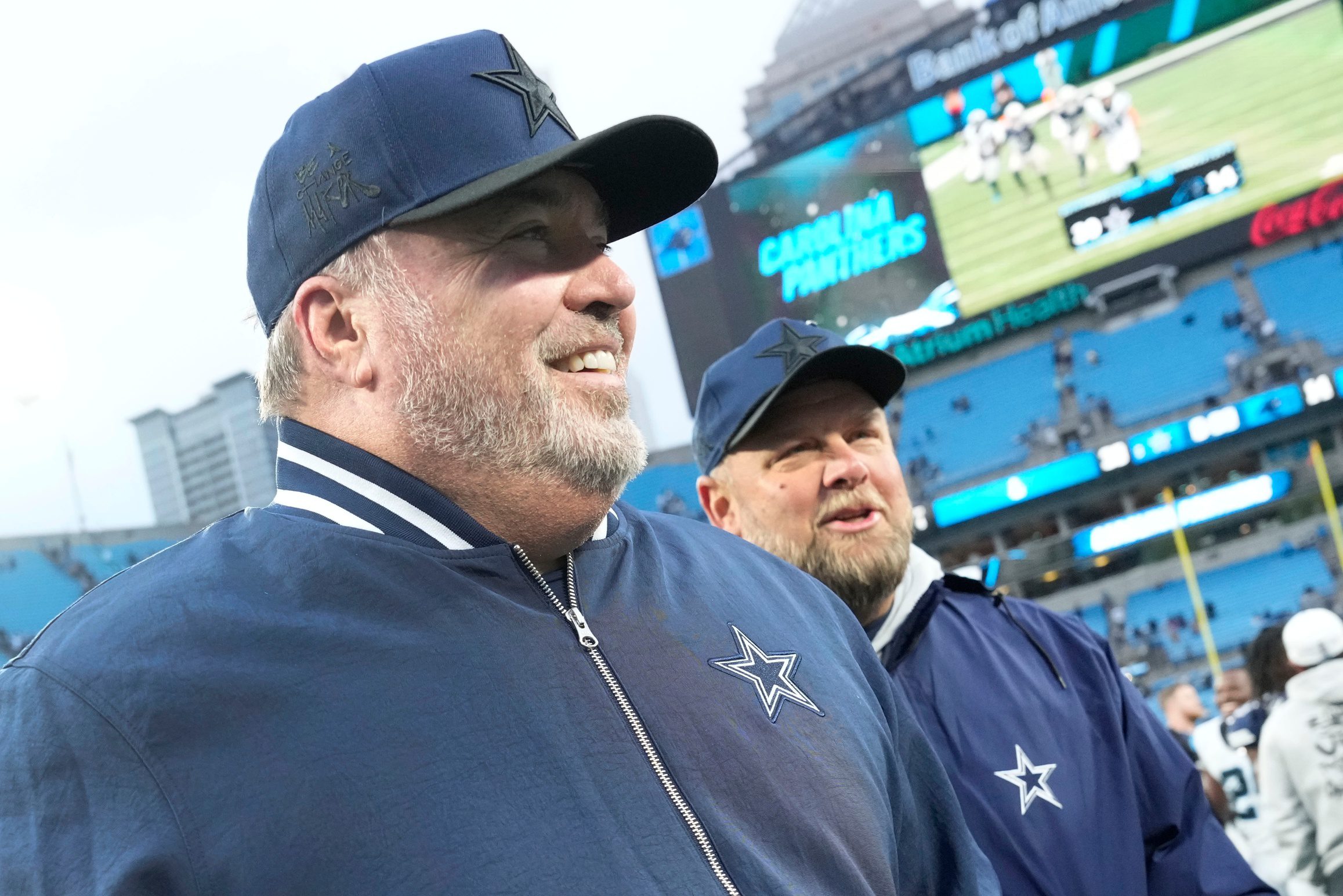 Dec 15, 2024; Charlotte, North Carolina, USA; Dallas head coach Mike McCarthy walks off the field after the game at Bank of America Stadium. Mandatory Credit: Bob Donnan-Imagn Images Packers