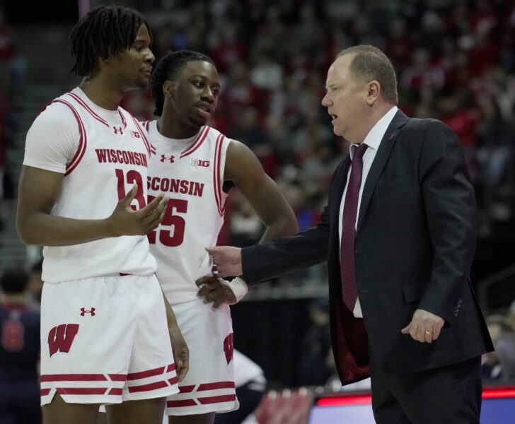 Wisconsin head coach Greg Gard talks two forward Xavier Amos (13) and guard John Blackwell (25)