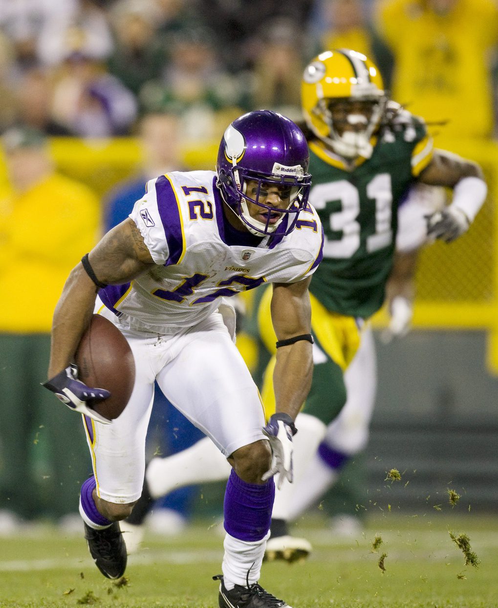 Nov 1, 2009; Green Bay, WI, USA; Minnesota Vikings wide receiver Percy Harvin (12) rushes with the football after catching a pass as Green Bay Packers cornerback Al Harris (31) chases from behind during the game at Lambeau Field. The Vikings defeated the Packers 38-26. Mandatory Credit: Jeff Hanisch-Imagn Images