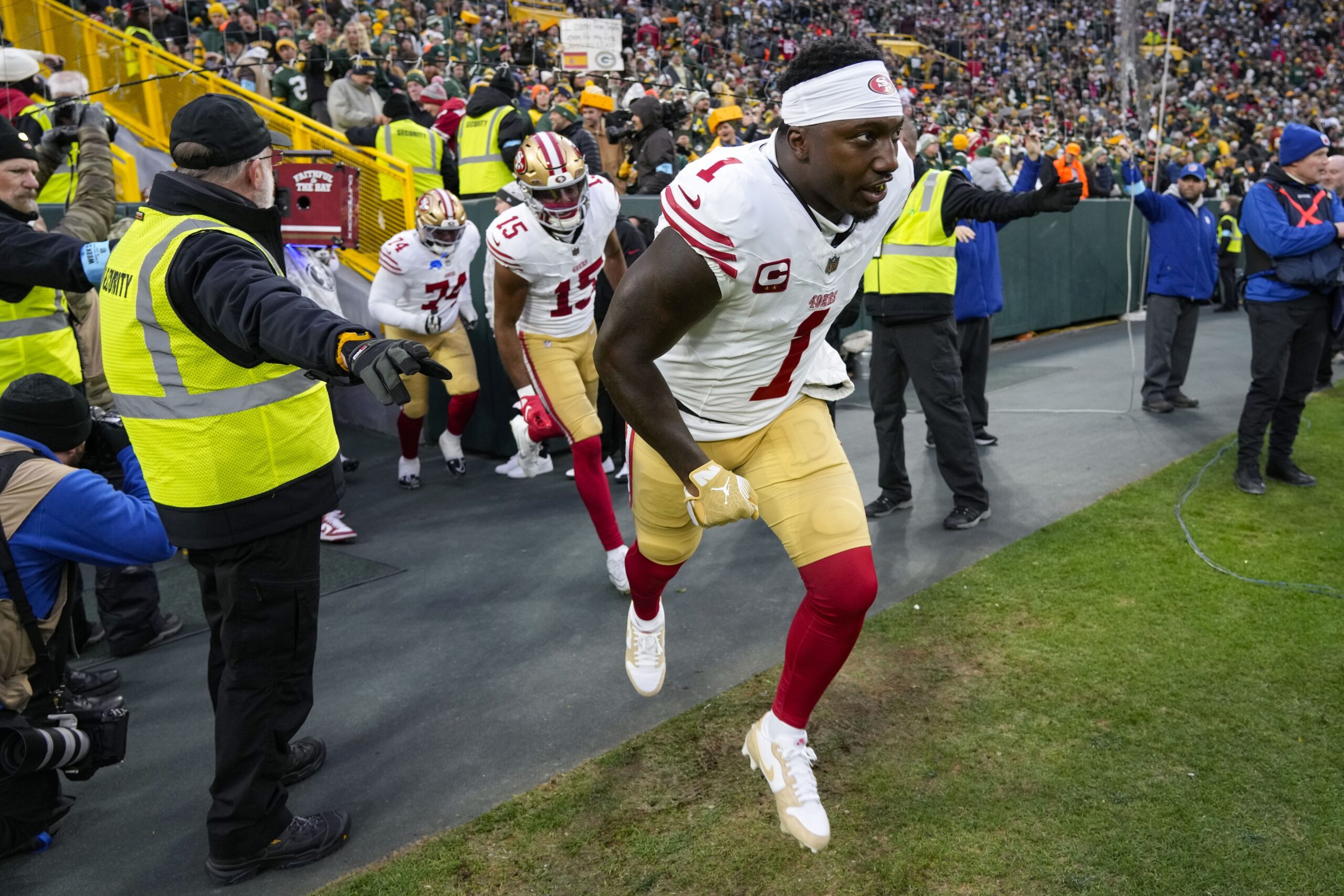 Nov 24, 2024; Green Bay, Wisconsin, USA; San Francisco 49ers wide receiver Deebo Samuel Sr. (1) prior to the game against the Green Bay Packers at Lambeau Field. Mandatory Credit: Jeff Hanisch-Imagn Images