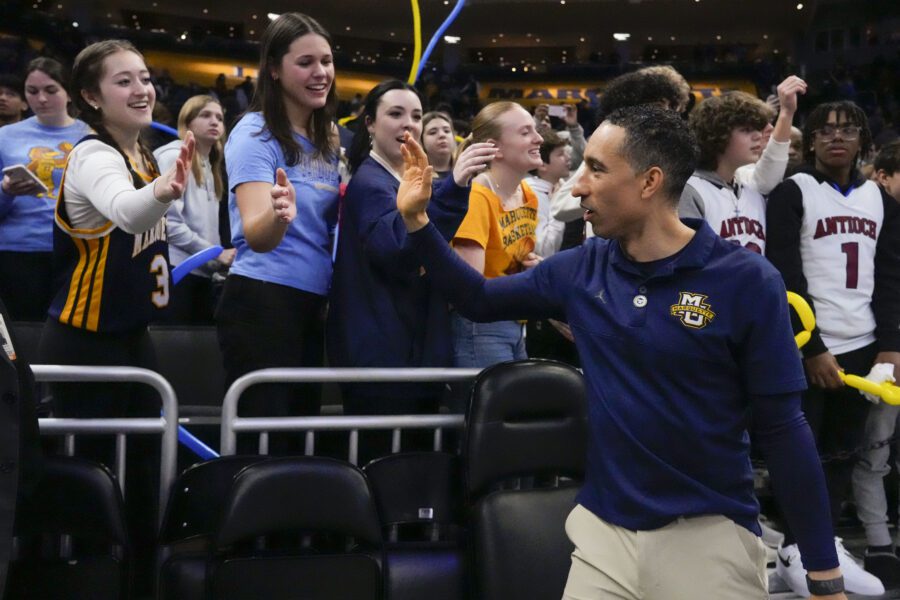 Marquette Golden Eagles coach Shaka Smart