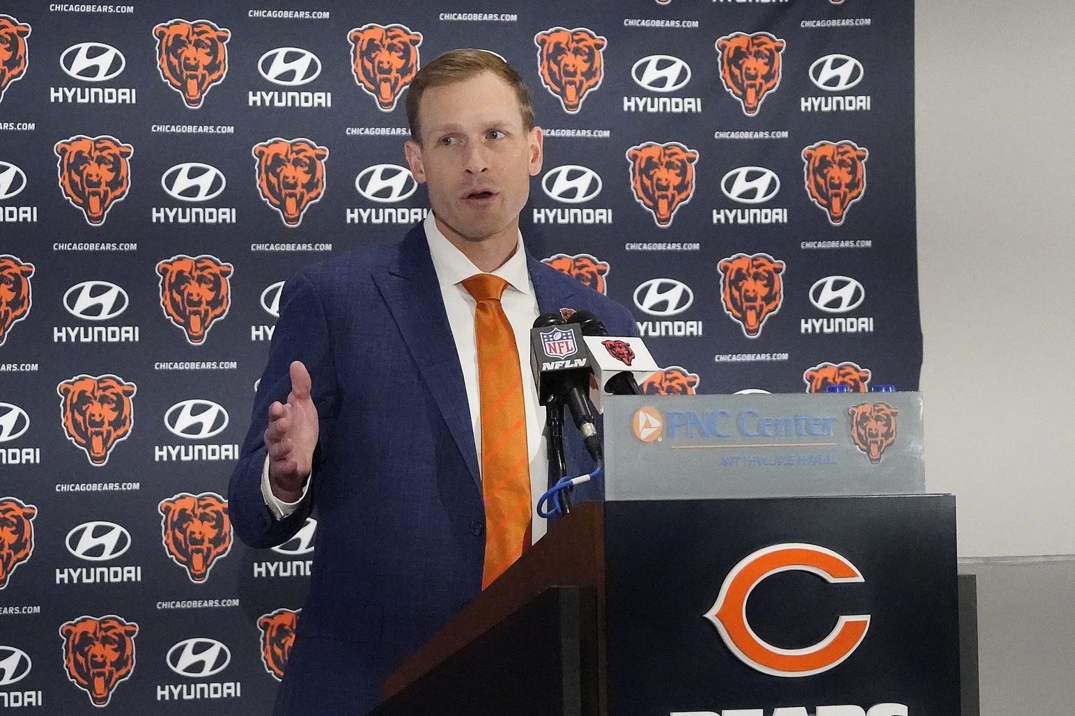 Jan 22, 2025; Lake Forest, IL, USA; Chicago Bears head coach Ben Johnson answers questions during a introductory press conference at PNC Center. Mandatory Credit: David Banks-Imagn Images Packers