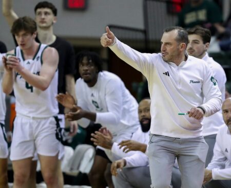 Green Bay Phoenix coach Doug Gottlieb