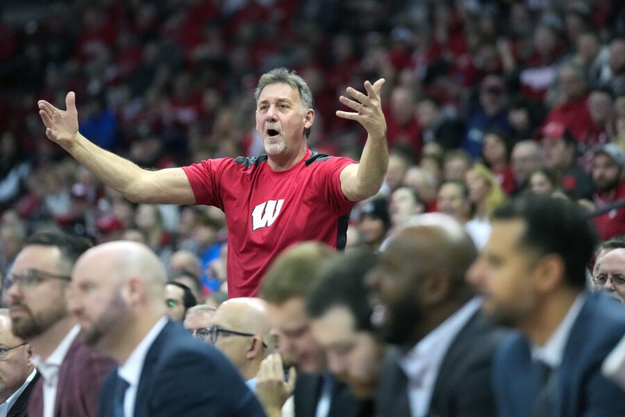 Wisconsin Badgers basketball fans