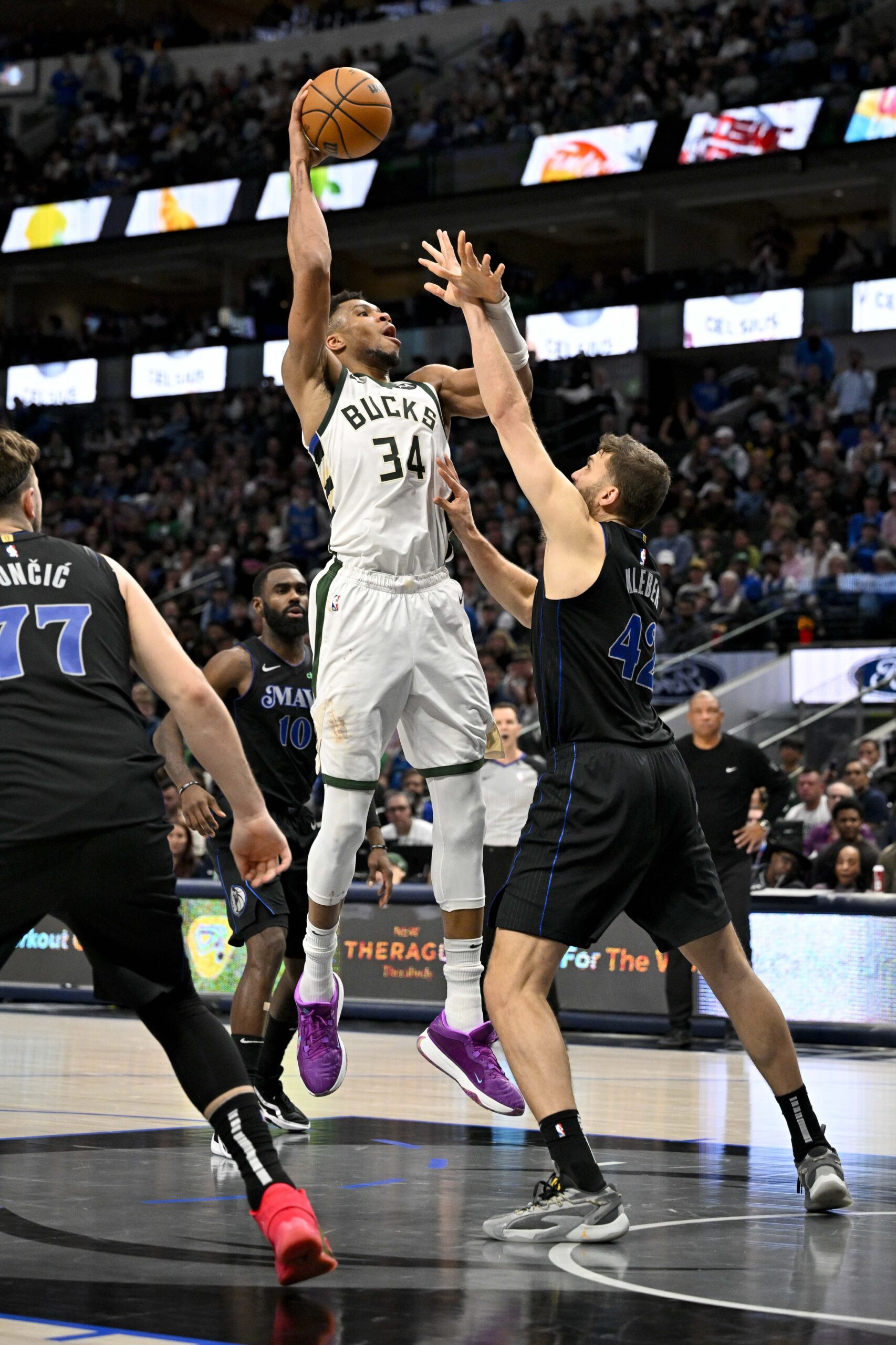 Milwaukee Bucks, Giannis Antetokounmpo, Dallas Mavericks