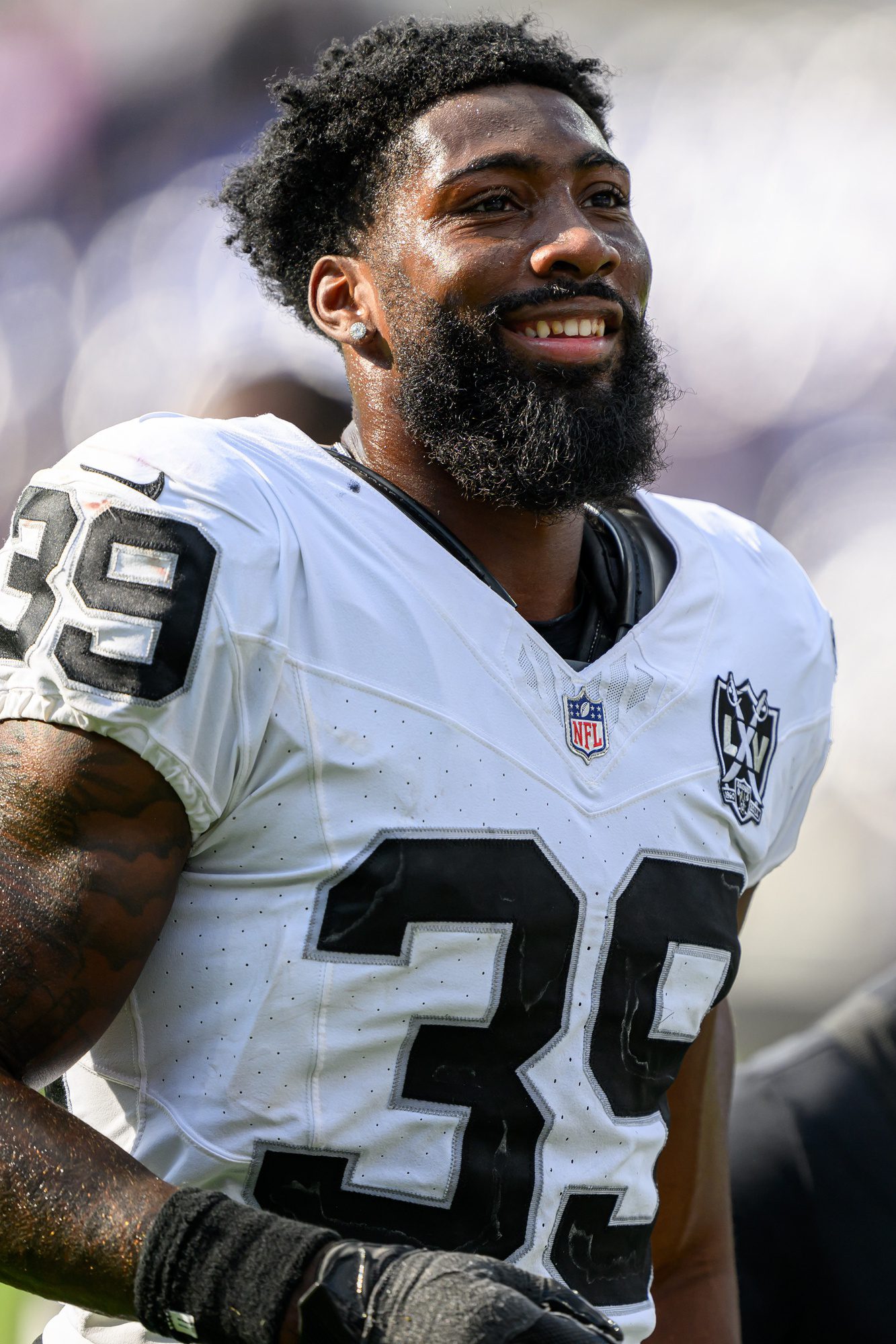 Sep 15, 2024; Baltimore, Maryland, USA; Las Vegas Raiders cornerback Nate Hobbs (39) walks off of the field following the game against the Baltimore Ravens at M&T Bank Stadium. Mandatory Credit: Reggie Hildred-Imagn ImagesPackers