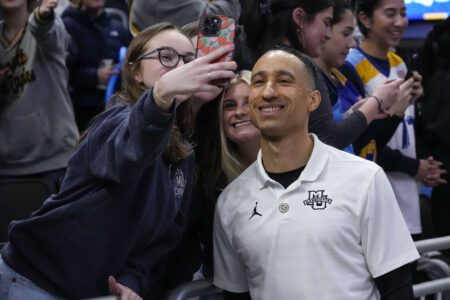 Marquette Golden Eagles coach Shaka Smart