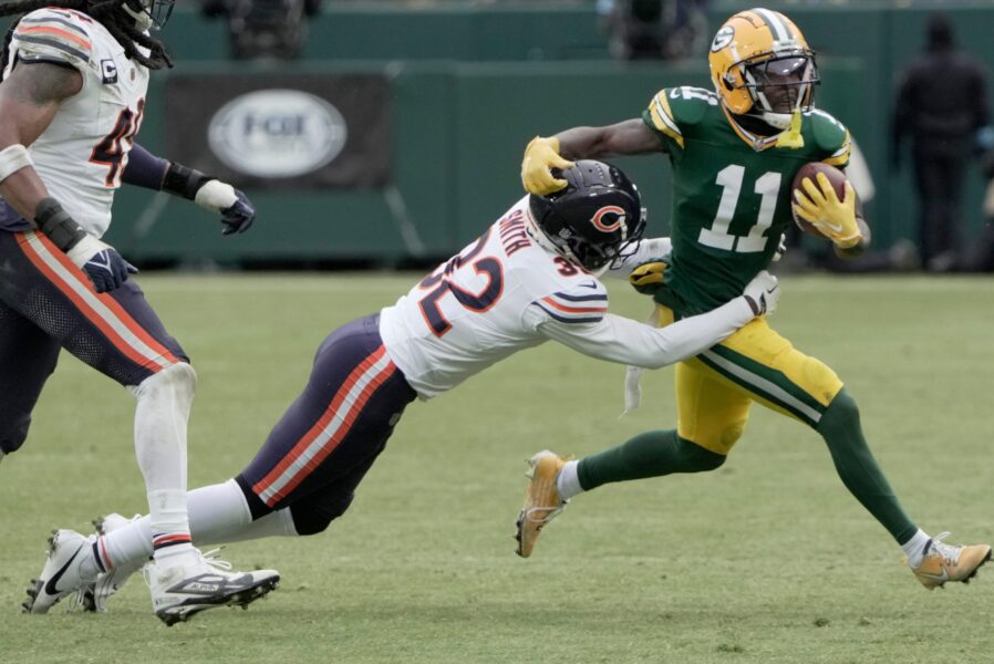 The Chicago Bears vs Green Bay Packers in 2024 NFL action