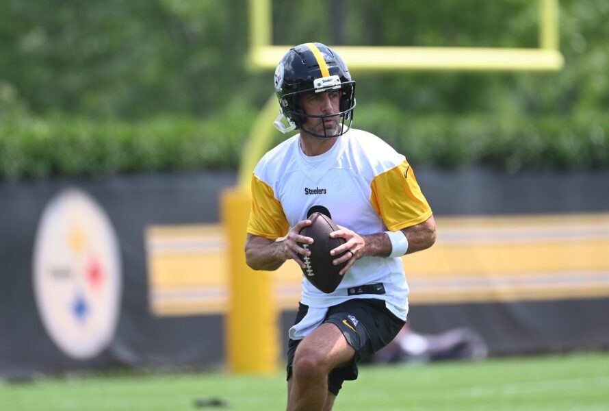 NFL News: Jets Coach Aaron Glenn Dismisses Significance of Week 1 Meeting With Former QB Aaron Rodgers, Says Every Game is Important 2 Aaron Rodgers, Pittsburgh Steelers