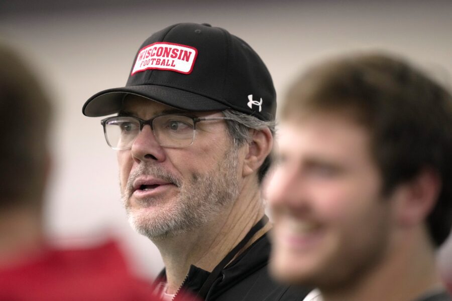 Wisconsin Badgers Football: WR Trech Kekahuna Details Crazy Day He Almost Got A New Team For His 3rd Year - 'I Was Leaning Towards One School' 3 Jeff Grimes