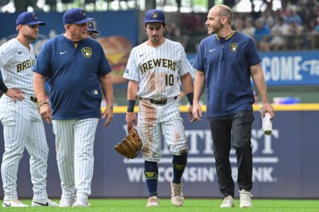 Milwaukee Brewers manager Pat Murphy