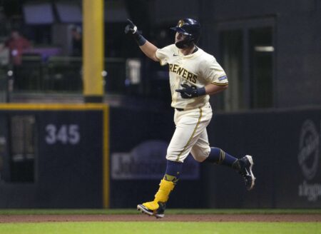 Andrew Vaughn, Milwaukee Brewers, Chicago Cubs