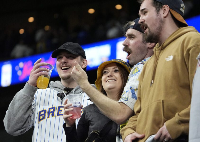 Milwaukee Brewers fans