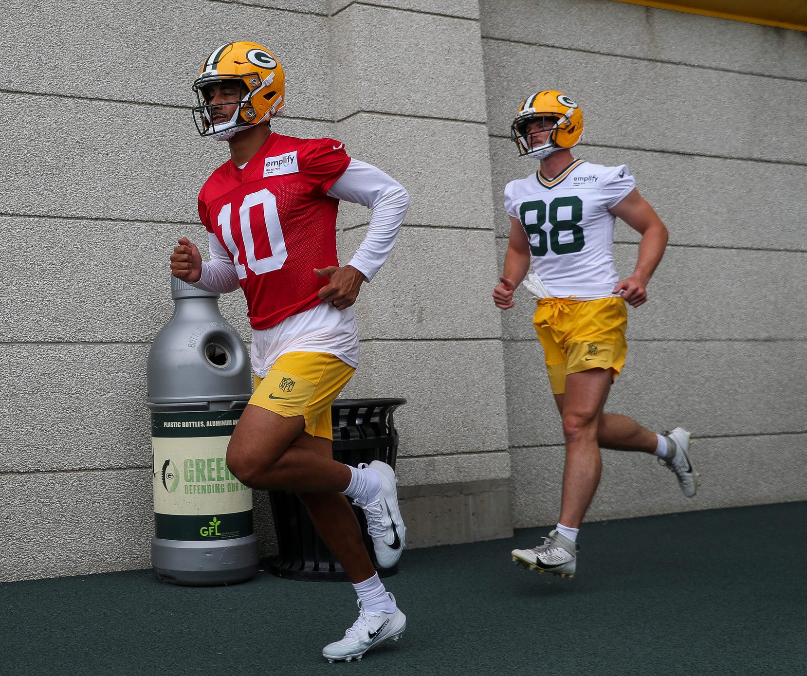 Green Bay Packers: Xavier McKinney Couldn't Keep His Comment Clean After What Luke Musgrave Did in Practice 1 Green Bay Packers quarterback Jordan Love (10) and tight end Luke Musgrave (88)
