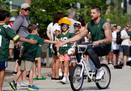 Green Bay Packers tight end Tucker Kraft (85).