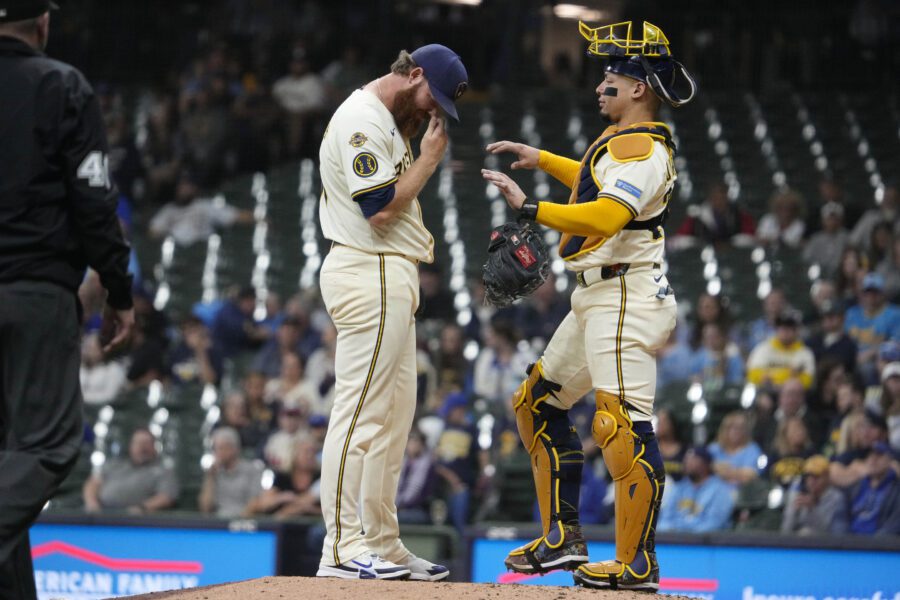 Milwaukee Brewers: Brandon Woodruff Says He Wanted to Continue Throwing Before Getting Taken Out by Pat Murphy in Weird 6th Inning 2 USATSI 26927308