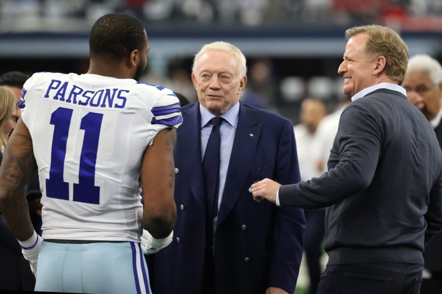 Packers’ Micah Parsons trade chaos sparks questions over Cowboys’ draft strategy Jan 16, 2022; Arlington, Texas, USA; Dallas Cowboys outside linebacker Micah Parsons (11) meets with owner Jerry Jones (center) and NFL commissioner Roger Goodell (right) prior to the NFC Wild Card playoff football game against the San Francisco 49ers at AT&T Stadium. Mandatory Credit: Kevin Jairaj-Imagn Images