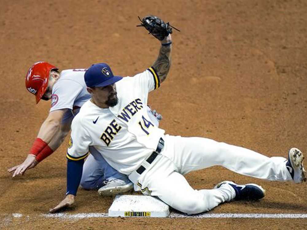 Brewers' Jace Peterson tags out Cardinals' OF Tommy Edman during a 2020 regular season game.