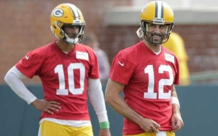 Jordan Love (left) and Aaron Rodgers (right) participate in a 2021 training camp practice. (Dan Powers / USA Today Sports) - NFL News