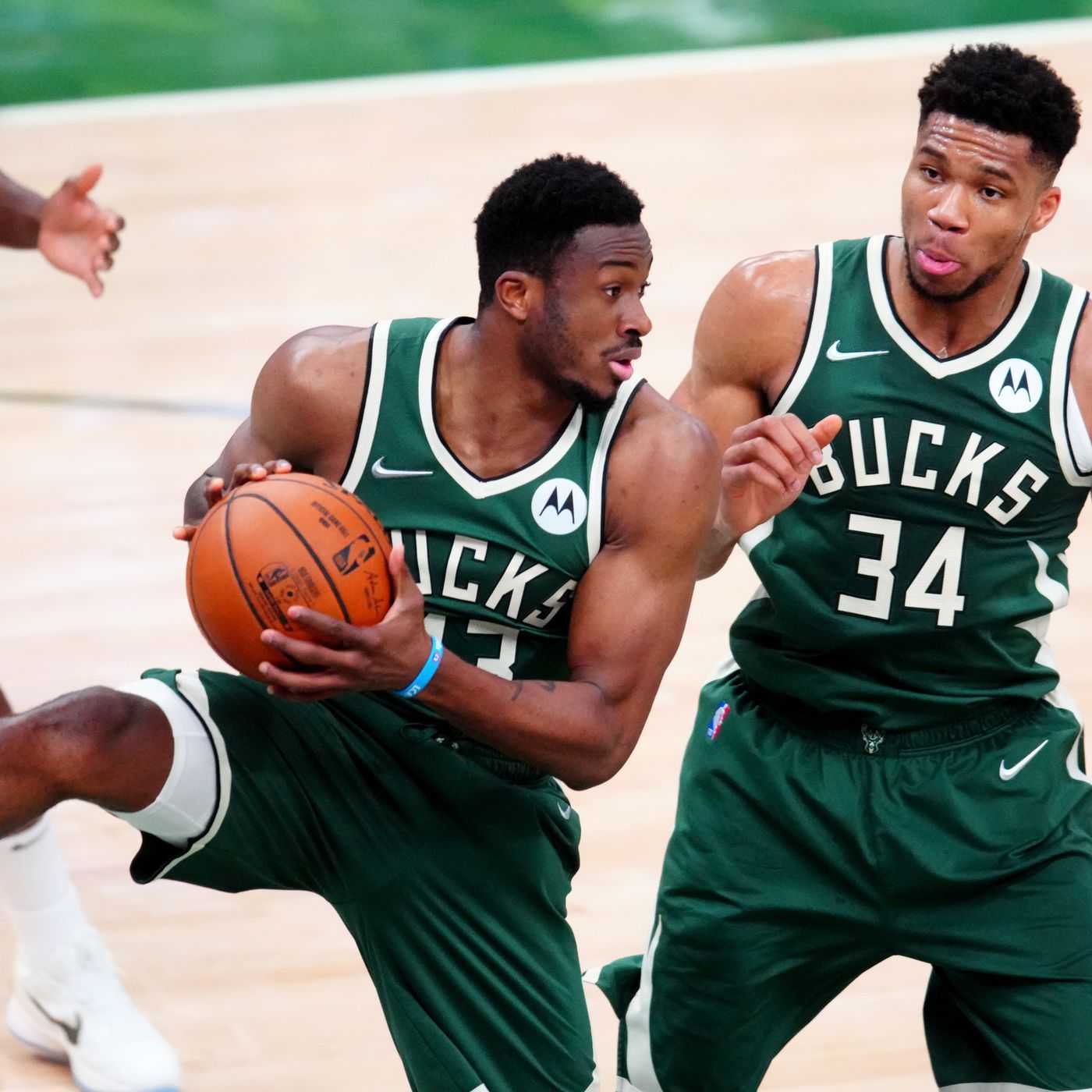 Thanasis Antetokounmpo re-signs with Bucks on reported 2-year deal