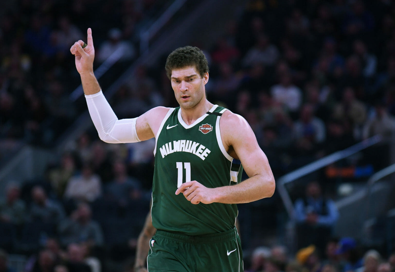 What center should the Bucks trade for to back Lopez up?