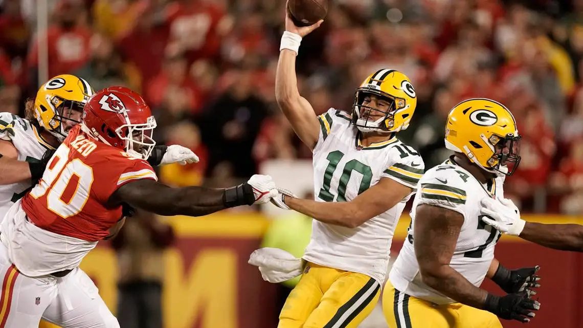 Andy Reid look-alike fan goes viral at Packers-Chiefs game