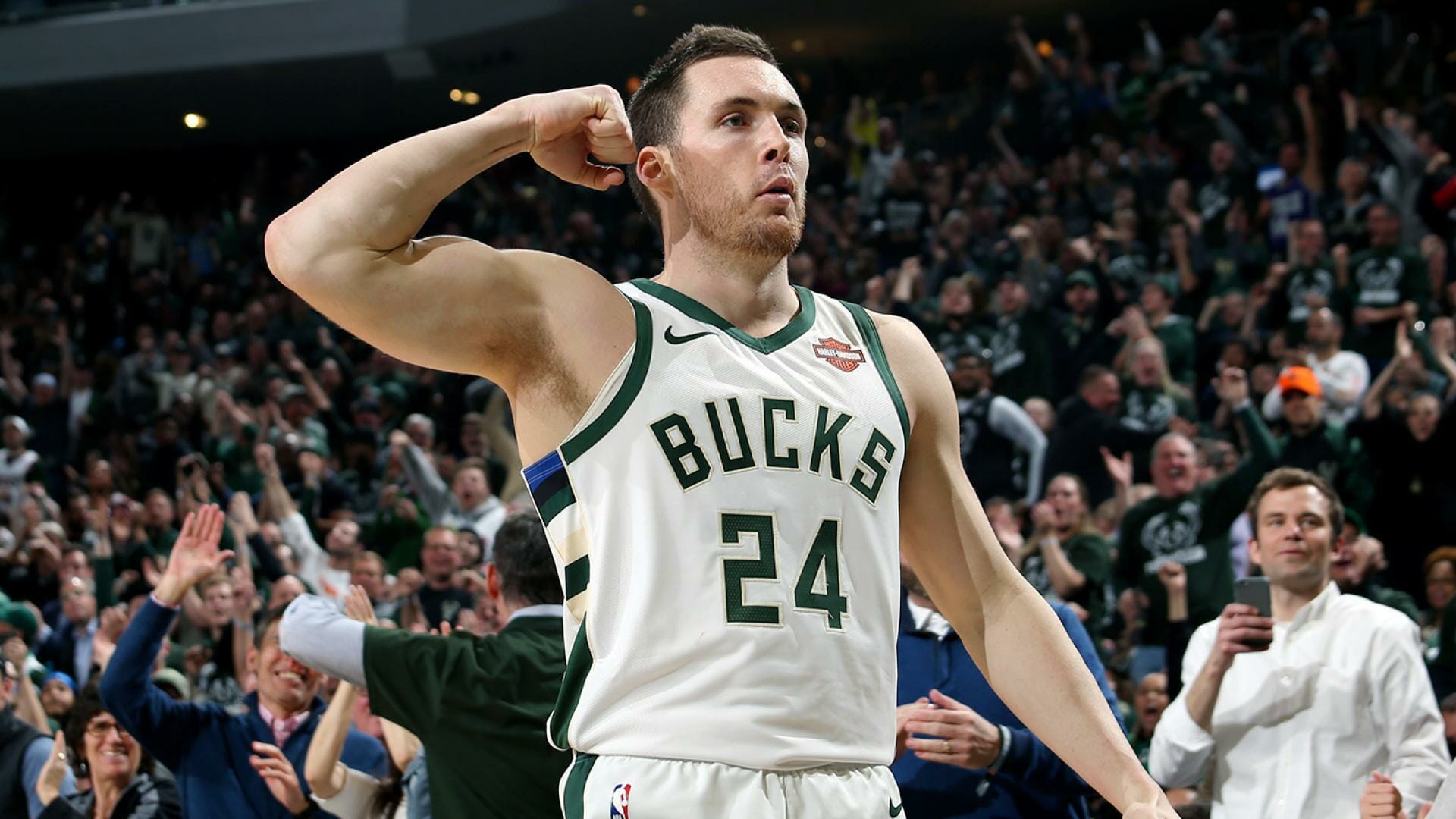 Milwaukee Bucks’ Pat Connaughton Spills on Exchange With Dillon Brooks After Nasty Elbow to Face