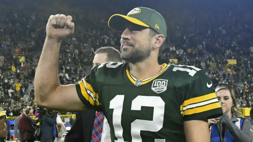 Aaron Rodgers is fist pumps crowd after Packers beat Bears on SNF