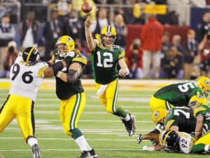 aaron rodgers throwing a pass in super bowl xlv