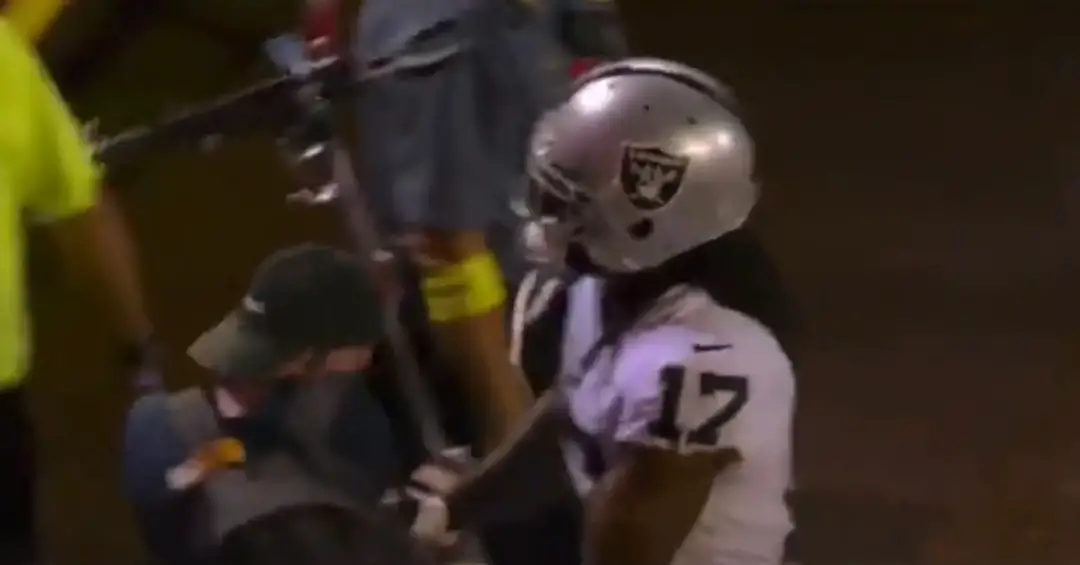 Ex-Packers receiver Davante Adams shoves camera man after Raiders loss