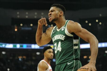 The Bucks defeated the Rockets behind Giannis and his 44 points
