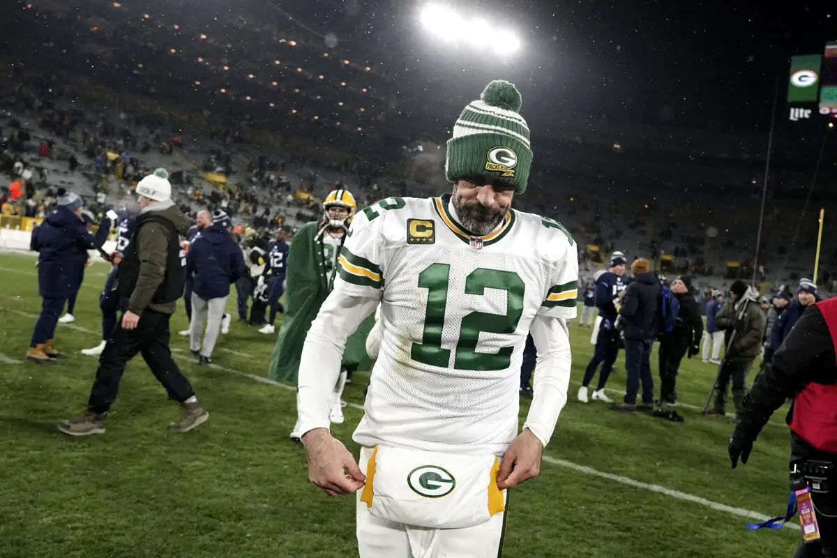 Packers fans boo Aaron Rodgers off the field in loss to Titans