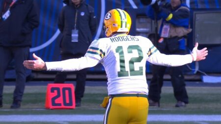 Aaron Rodgers Livid After Matt LaFleur Refuses To Throw Challenge Flag (+Video) i 1