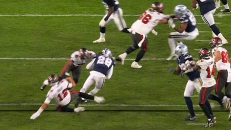 Tom Brady appears to attempt illegal slide tackle