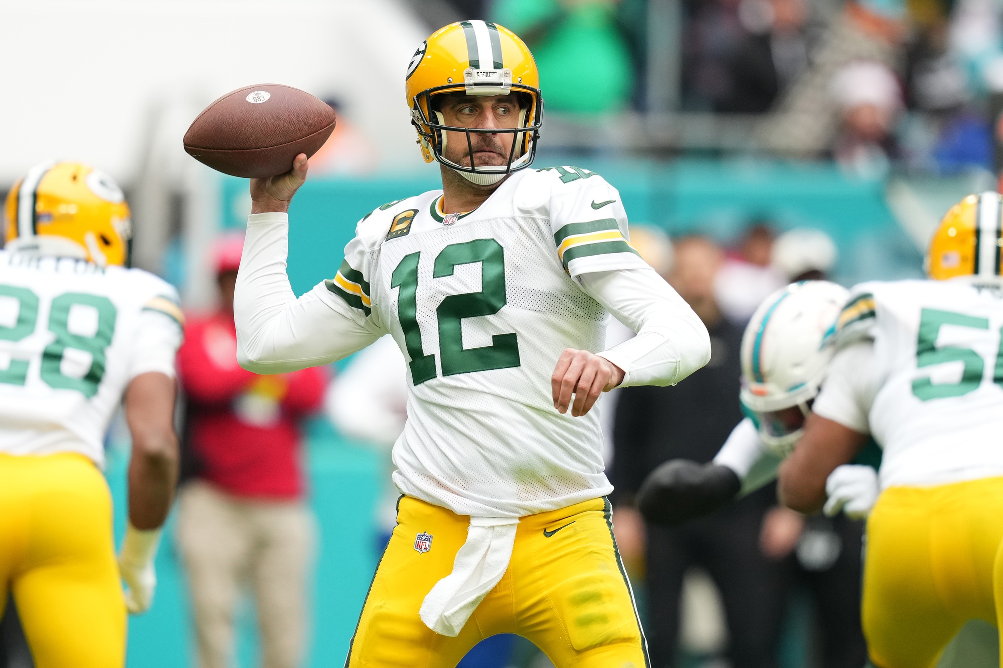 Packers Deal Aaron Rodgers to Raiders in Mock Draft