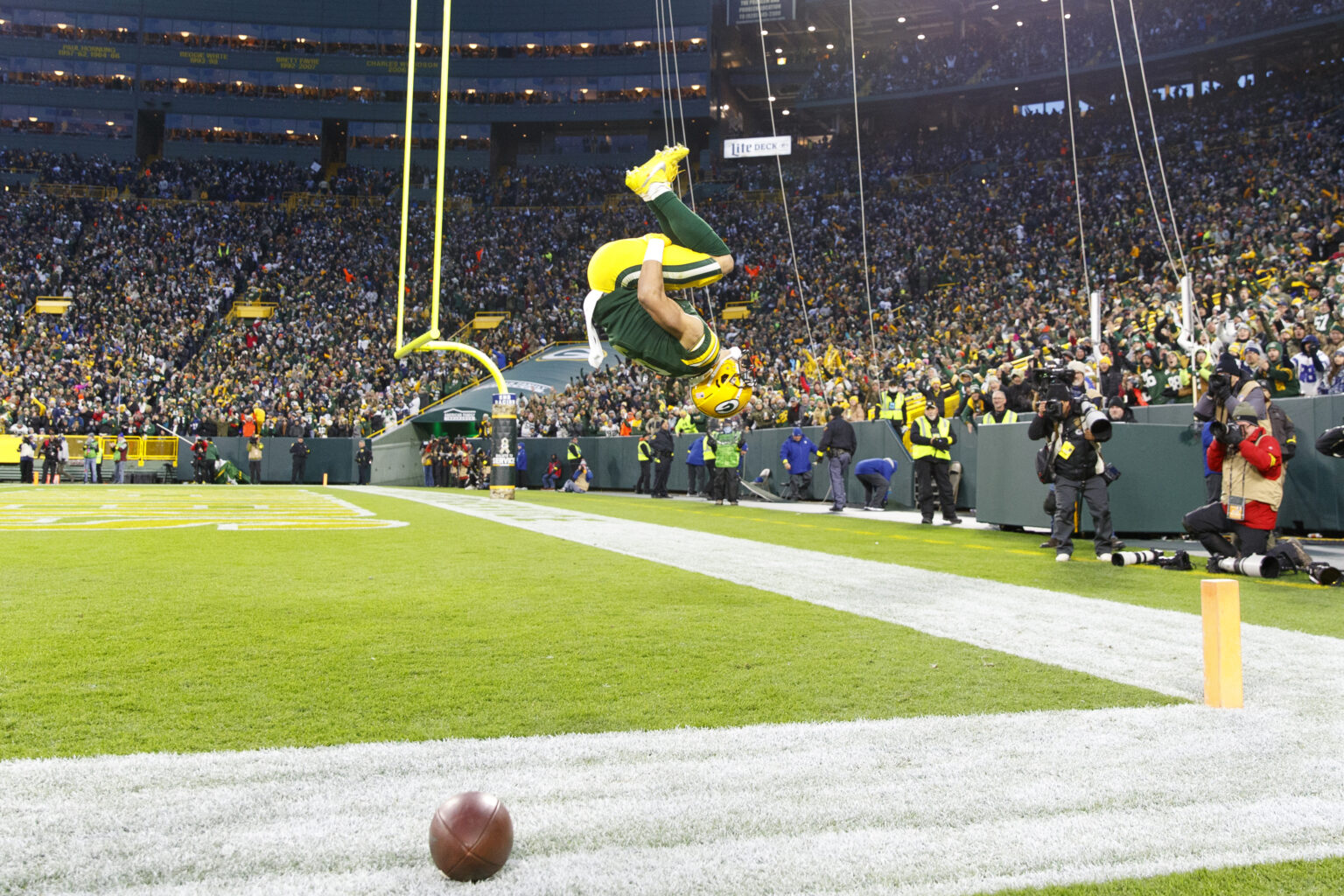 Packers fans happy to bring the energy to Lambeau Field