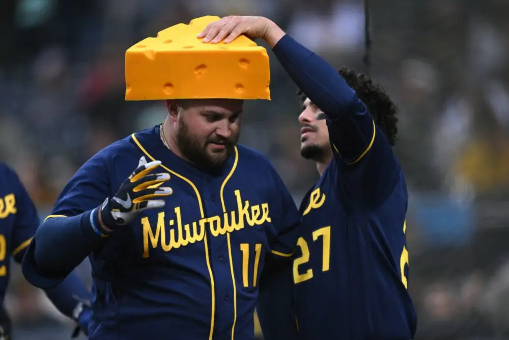 Brewers' Rowdy Tellez has surgery after hurting finger in accident, out 4  more weeks
