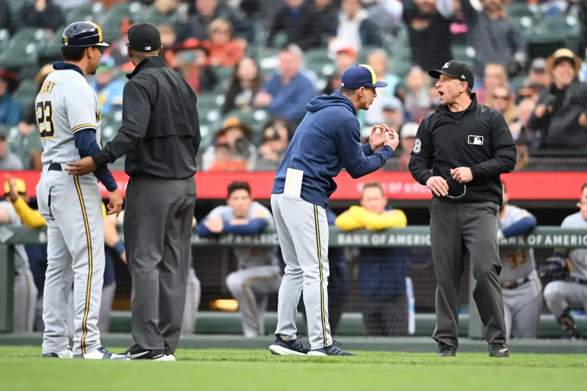 Broadcast play-by-play of Brewers manager Craig Counsell's ejection