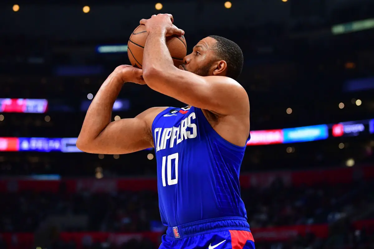 Mar 27, 2023; Los Angeles, California, USA; Los Angeles Clippers guard Eric Gordon (10) shoots agaisnt the Chicago Bulls during the second half at Crypto.com Arena. Mandatory Credit: Gary A. Vasquez-USA TODAY Sports (NBA Rumors)
