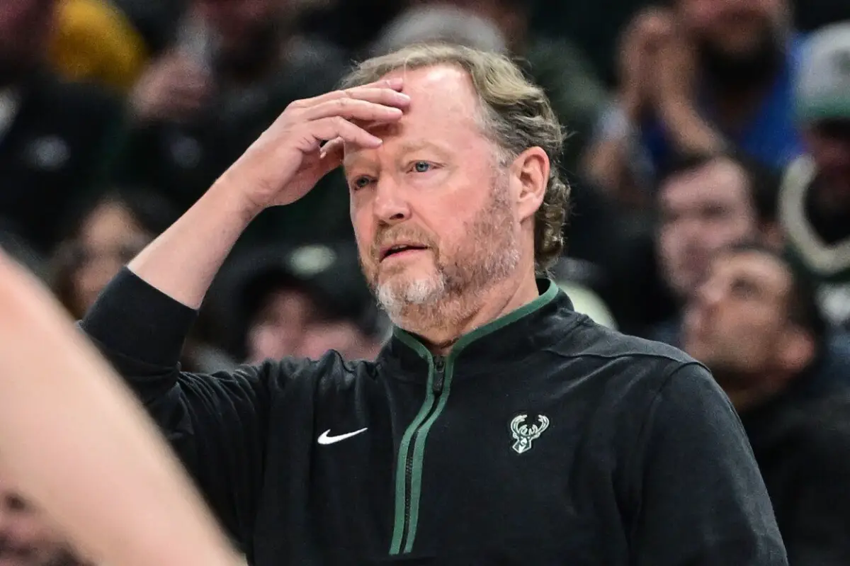 Apr 7, 2023; Milwaukee, Wisconsin, USA; Milwaukee Bucks head coach Mike Budenholzer reacts in the second quarter during game against the Memphis Grizzlies at Fiserv Forum. Mandatory Credit: Benny Sieu-USA TODAY Sports (NBA Rumors)