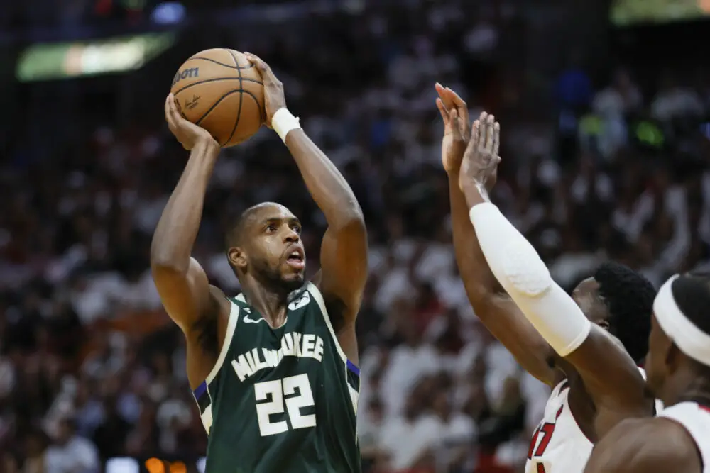Milwaukee Bucks' Khris Middleton Is Making An All-Star Push Too Strong To  Ignore