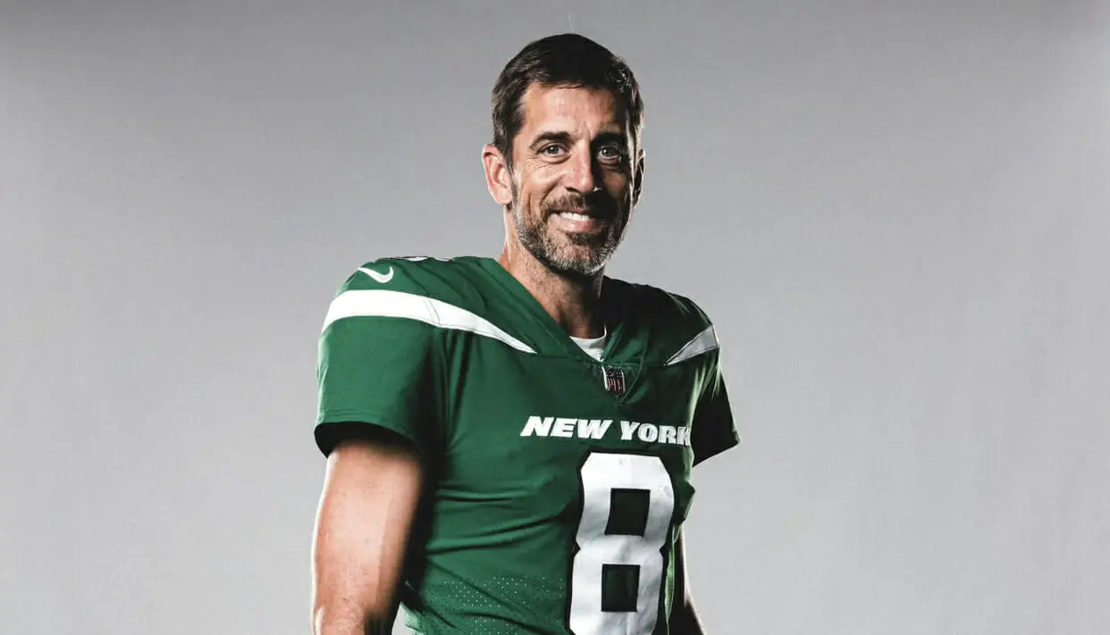 How Aaron Rodgers would look in our old Uniforms..thoughts? (via