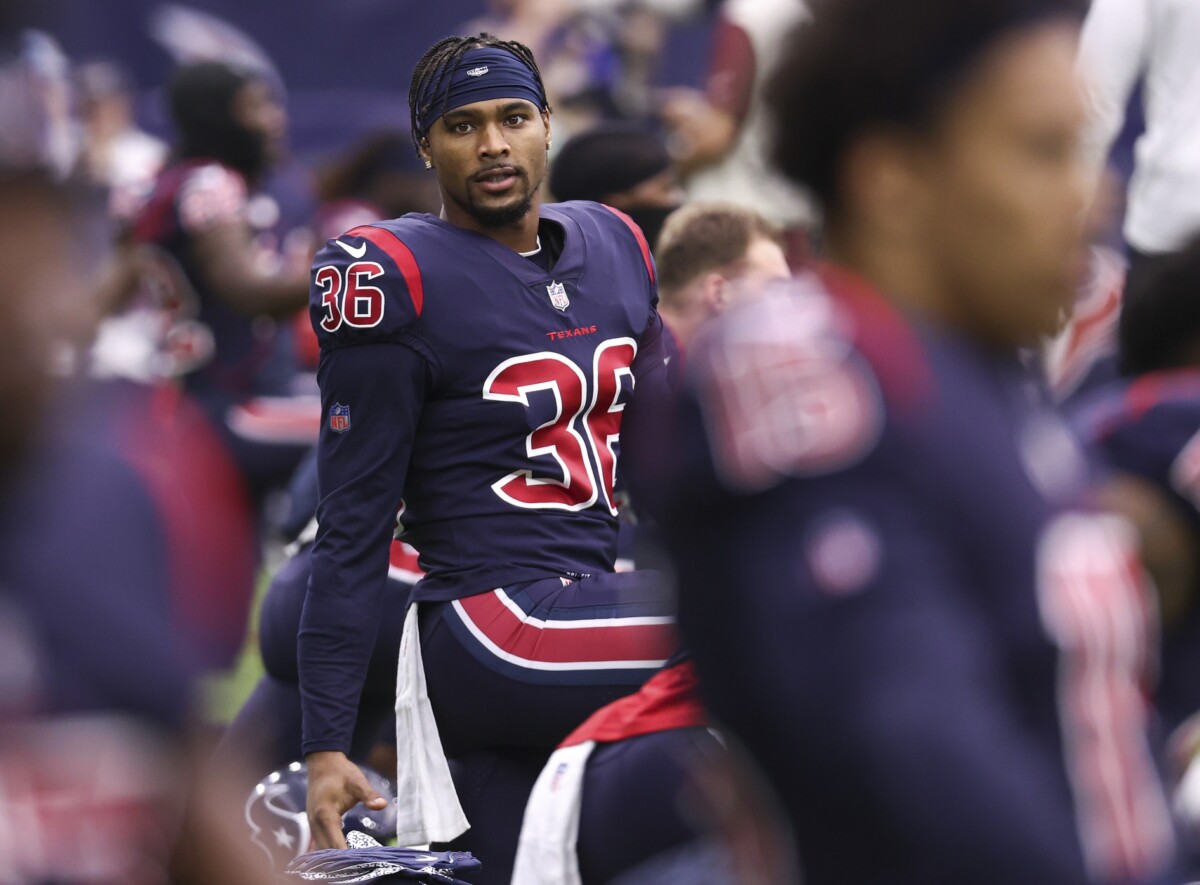 Dec 26, 2021; Houston, Texas, USA; Houston Texans defensive back Jonathan Owens (36) warms up before the game against the Los Angeles Chargers at NRG Stadium. Mandatory Credit: Troy Taormina-USA TODAY Sports (NFL News - Packers)