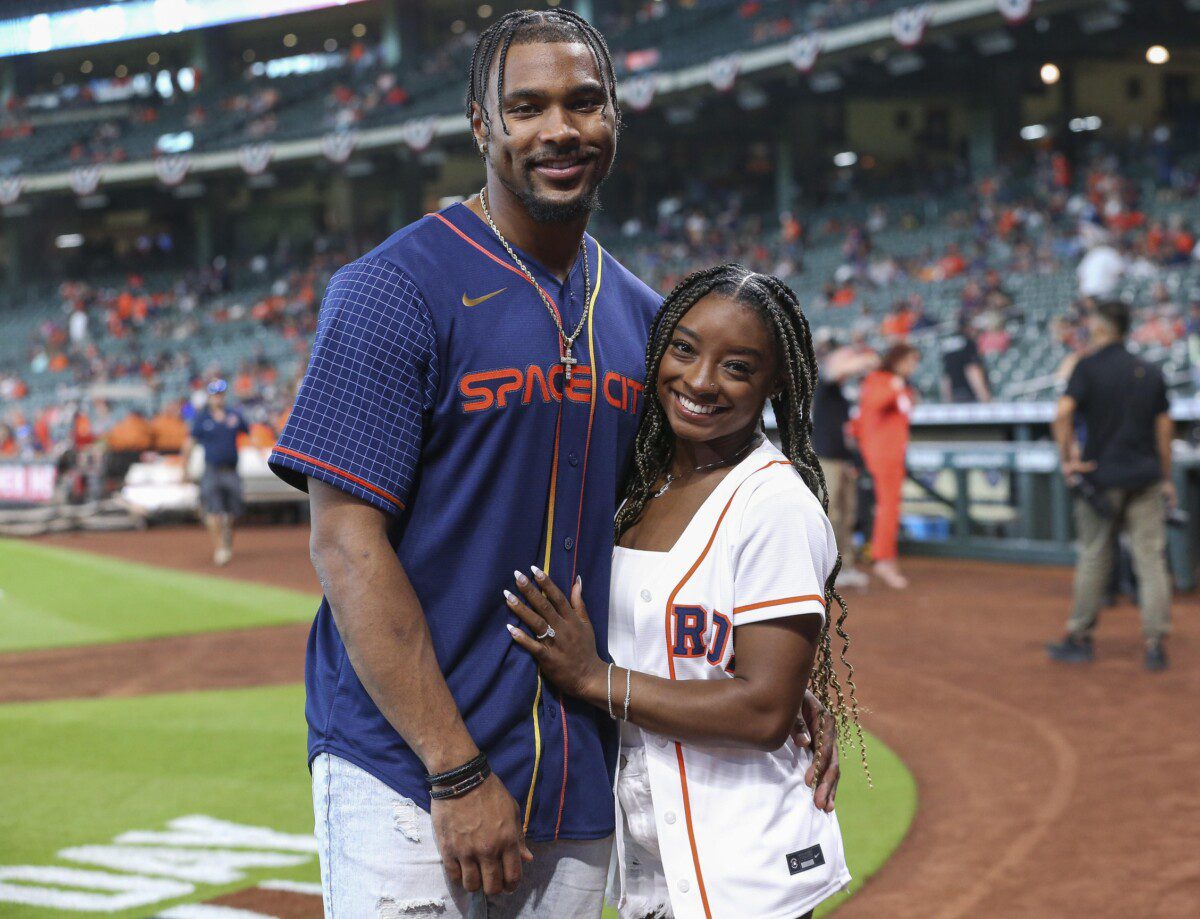 Green Bay Packers: Jonathan Owens' wife Simone Biles and Her Mysterious  Friend Turned Heads at Packers Game