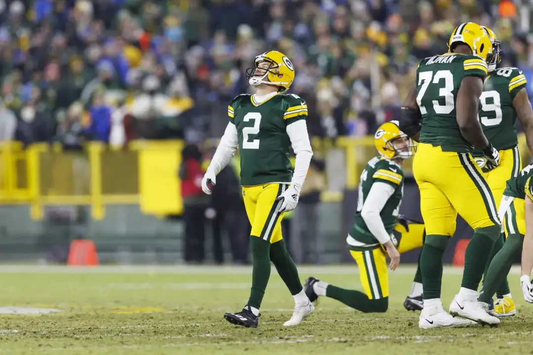 Packers legend, free agent Mason Crosby has must-see kick from a boat